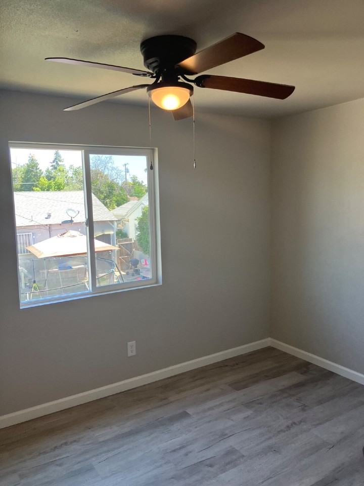 1855 D St - Photo 4 of 7