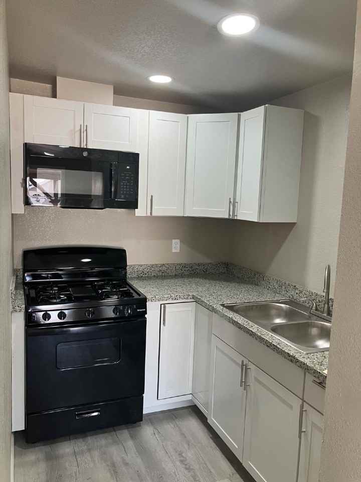 1855 D St - Photo 5 of 7