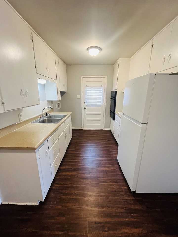3511 35th St #B - Photo 5 of 16