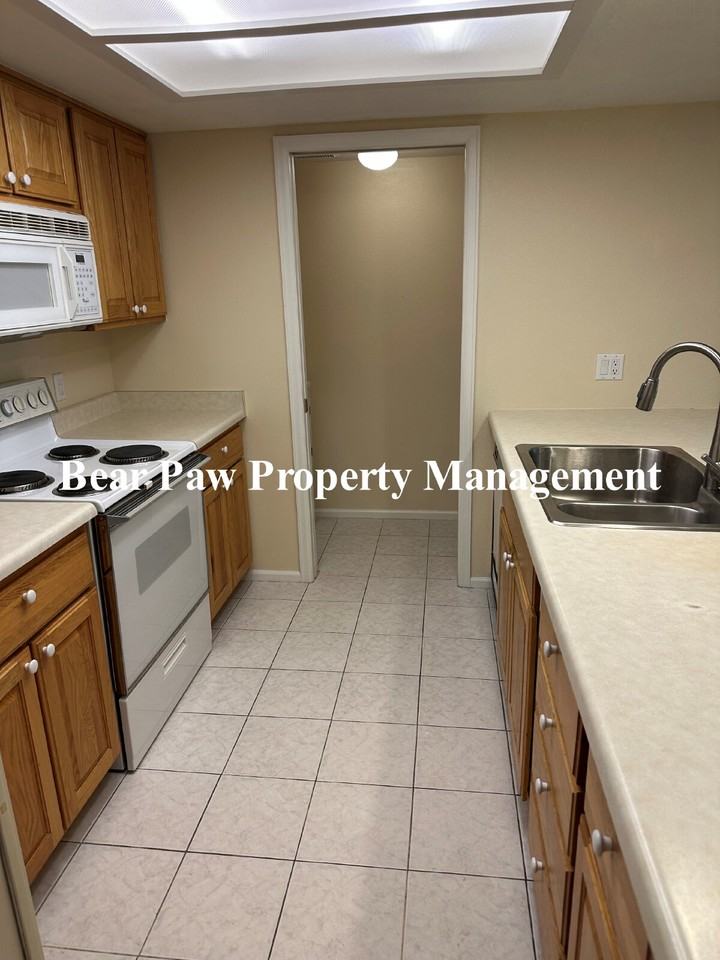 23619 Genesee Village Rd #B - Photo 5 of 11