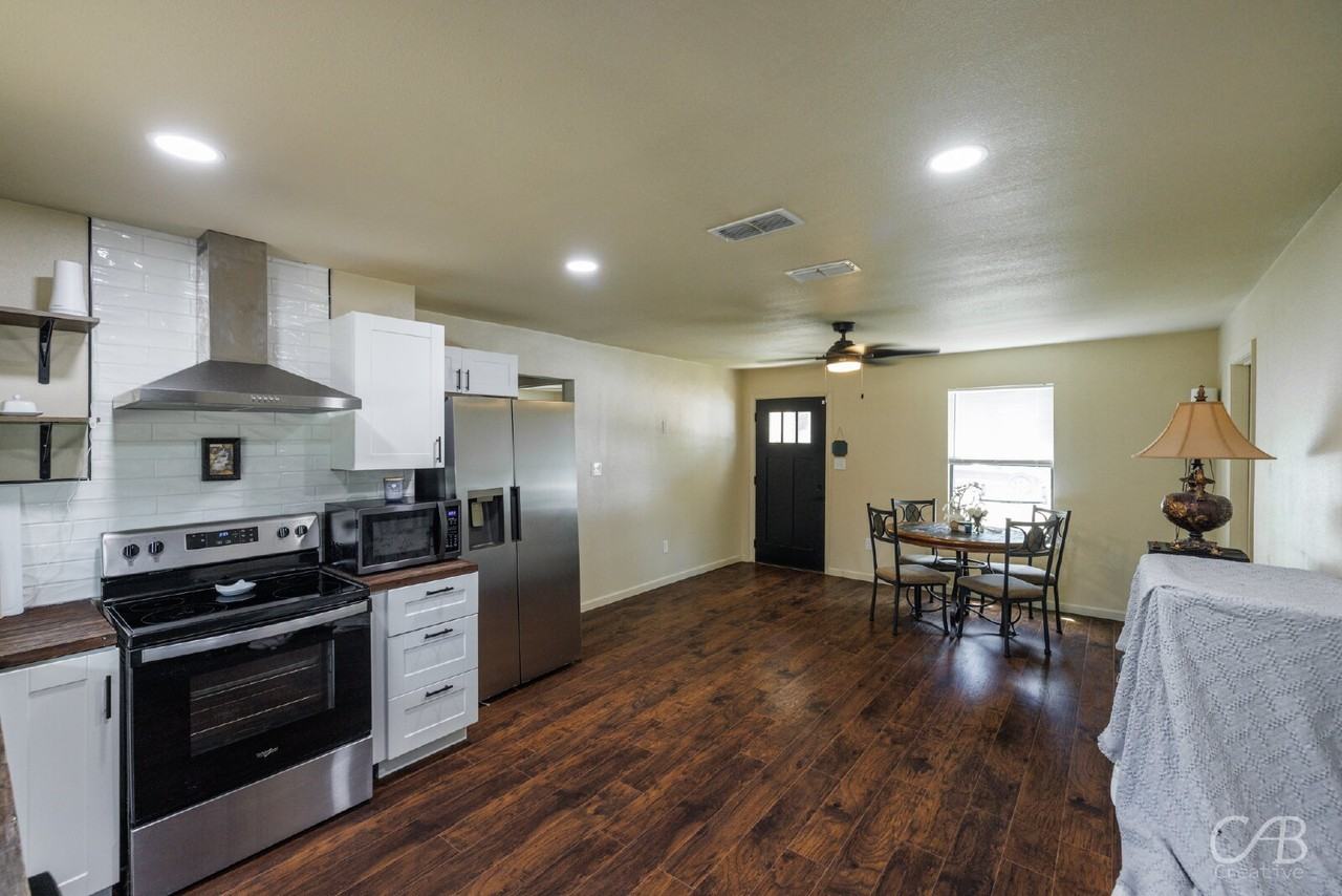 1633 Green St - Photo 3 of 29