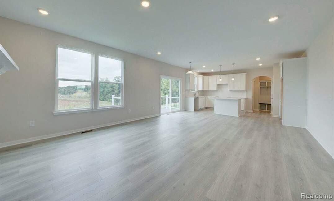 2050 Steelwood Dr - Photo 3 of 5