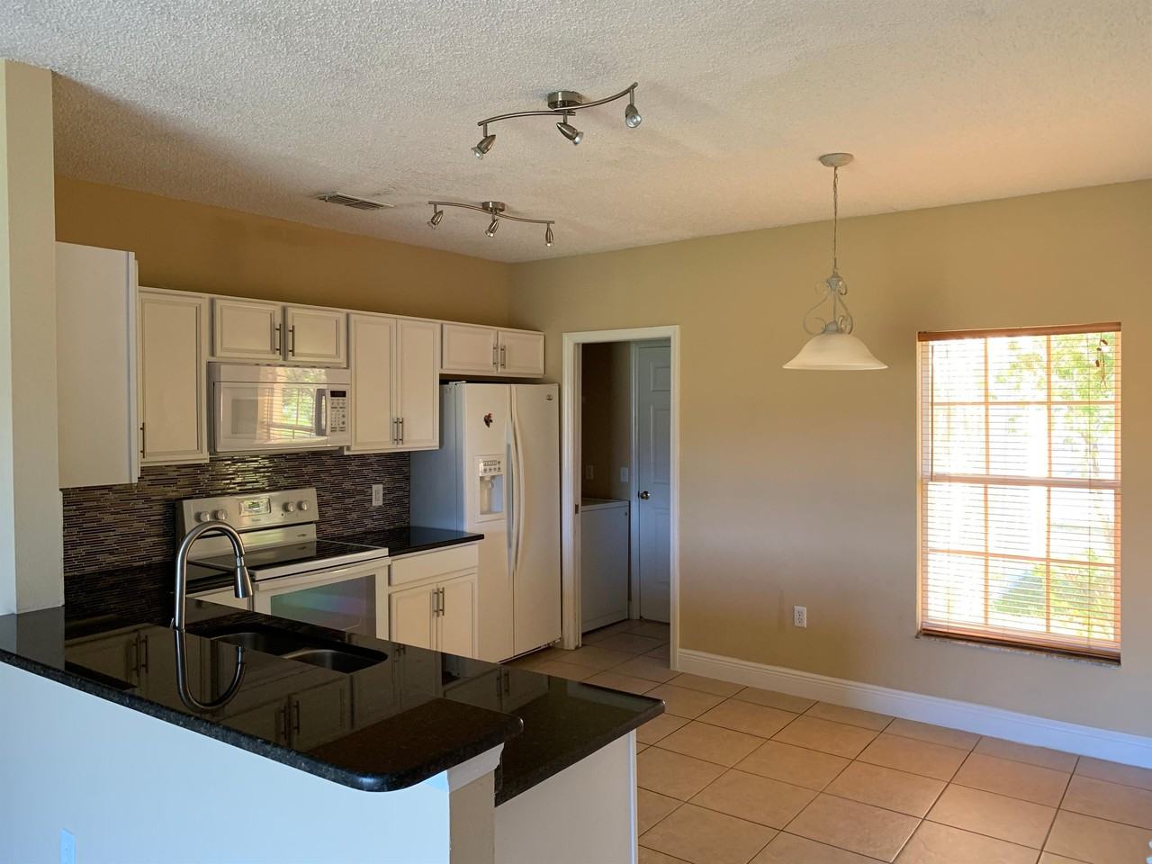 107 Carlisle Ct - Photo 3 of 29