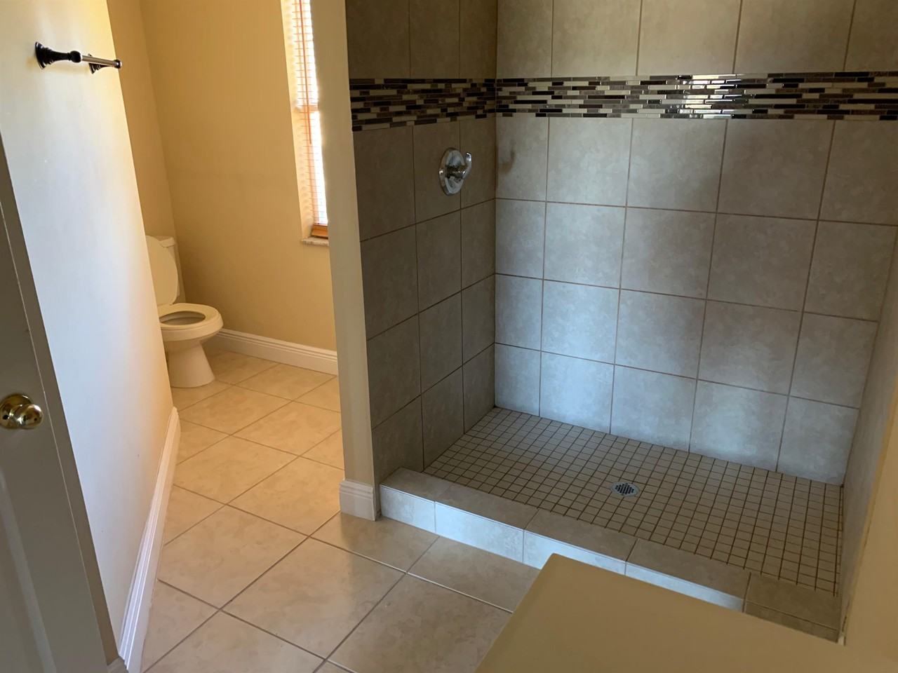 107 Carlisle Ct - Photo 2 of 29