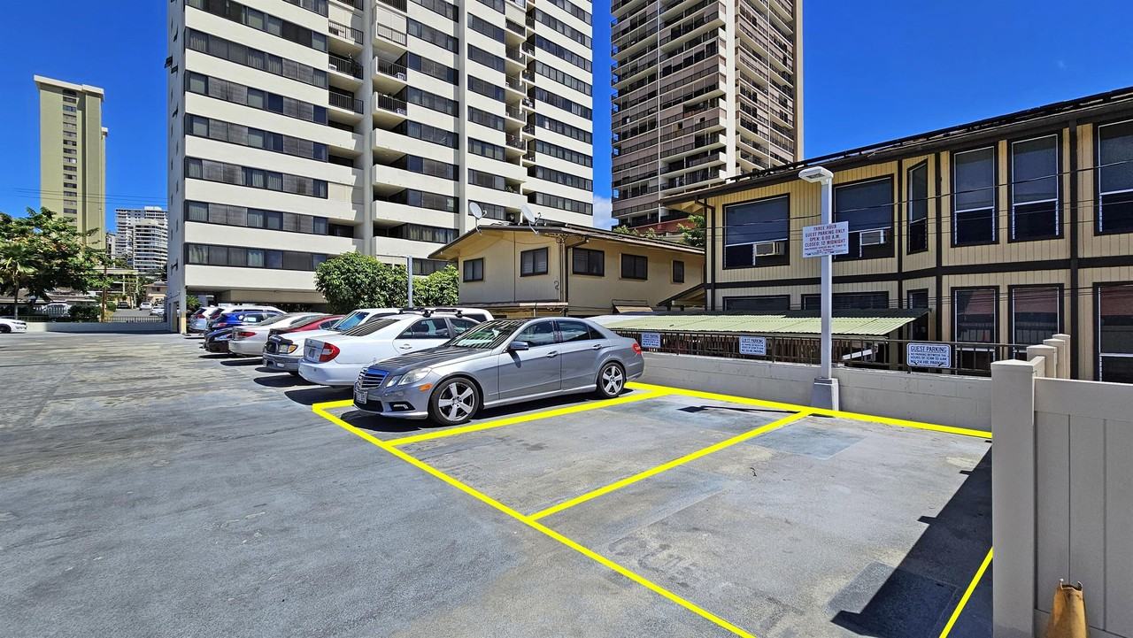 1571 Piikoi St #1405 - Photo 3 of 13