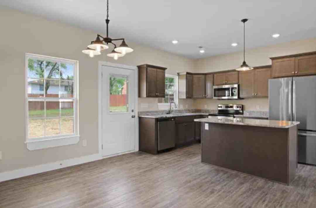 1739 Savannah Ct #NA - Photo 2 of 8