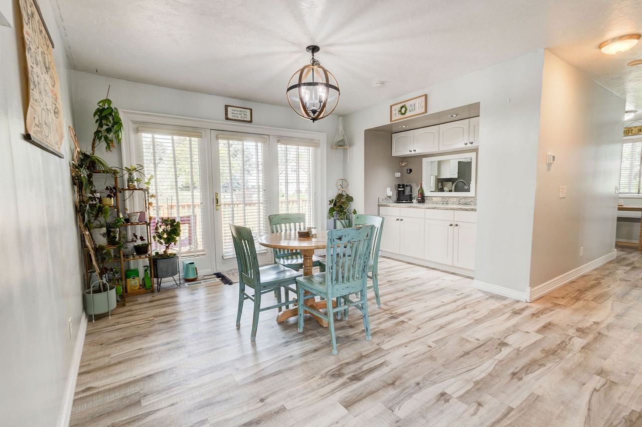 12000 S Sunrise Cir - Photo 3 of 10