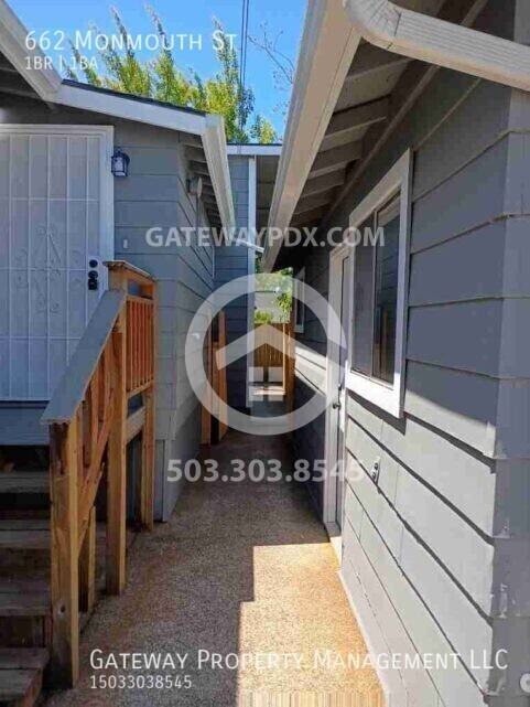 662 Monmouth St - Photo 3 of 13