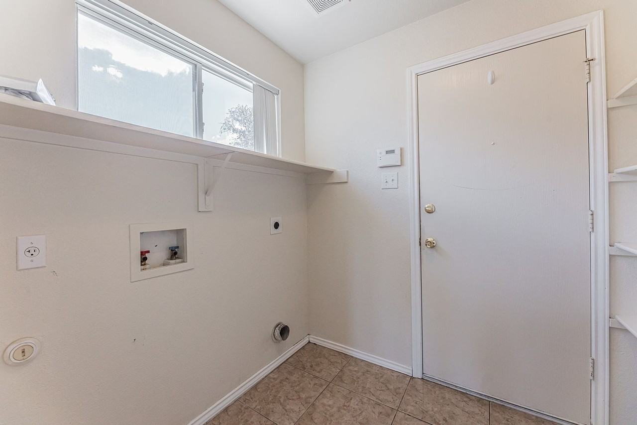 514 Prospector Trl - Photo 3 of 50