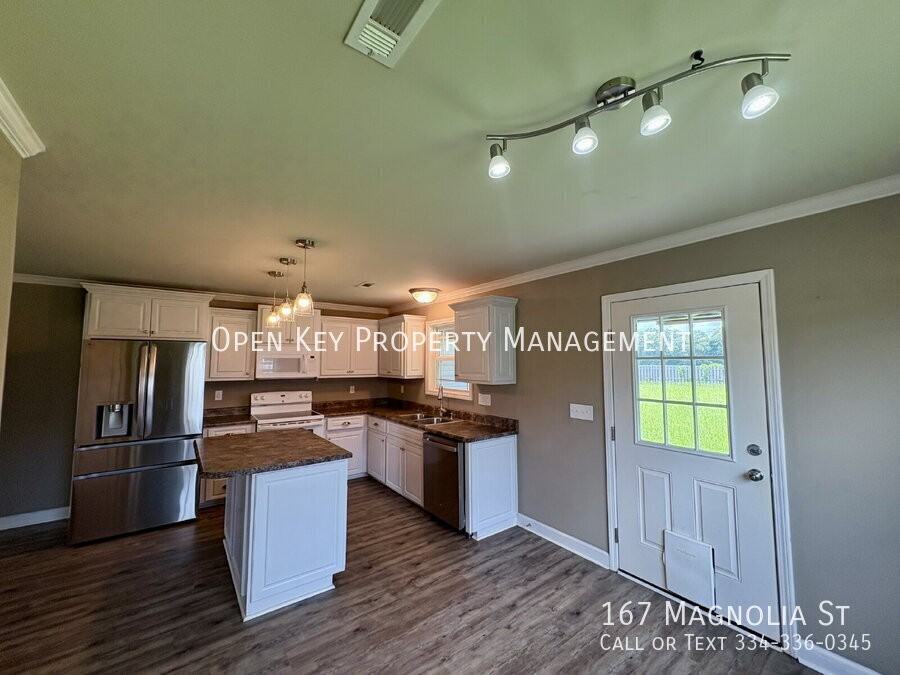 167 Magnolia St - Photo 3 of 18