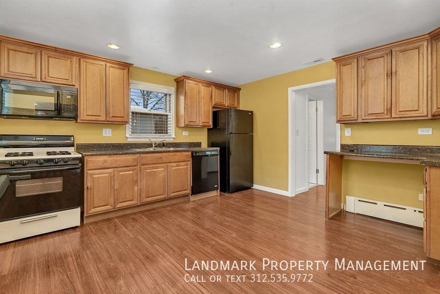 6 E Eureka Dr - Photo 2 of 21