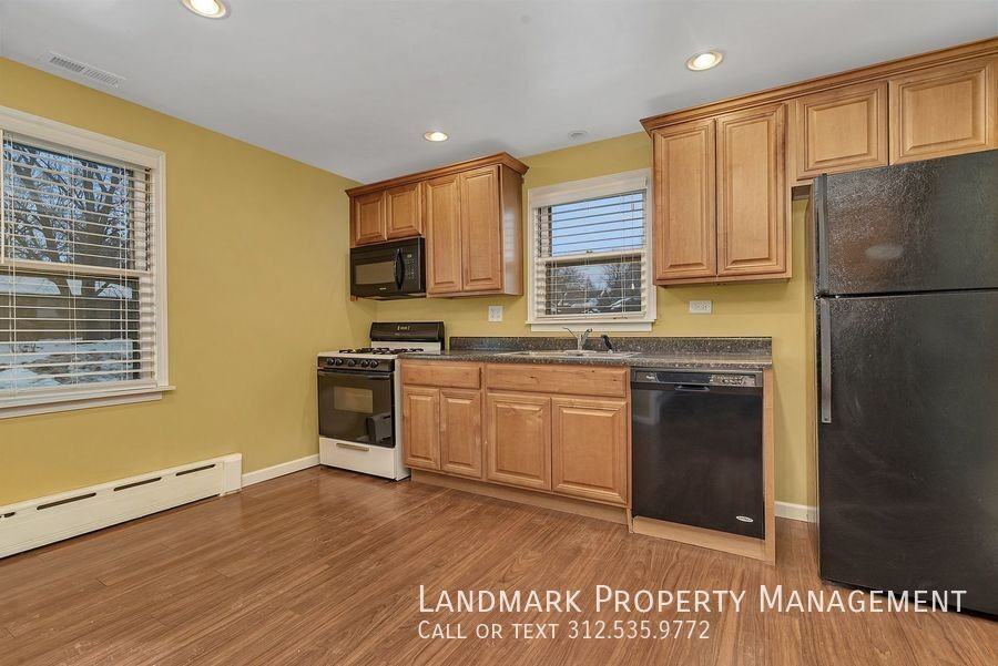 6 E Eureka Dr - Photo 3 of 21