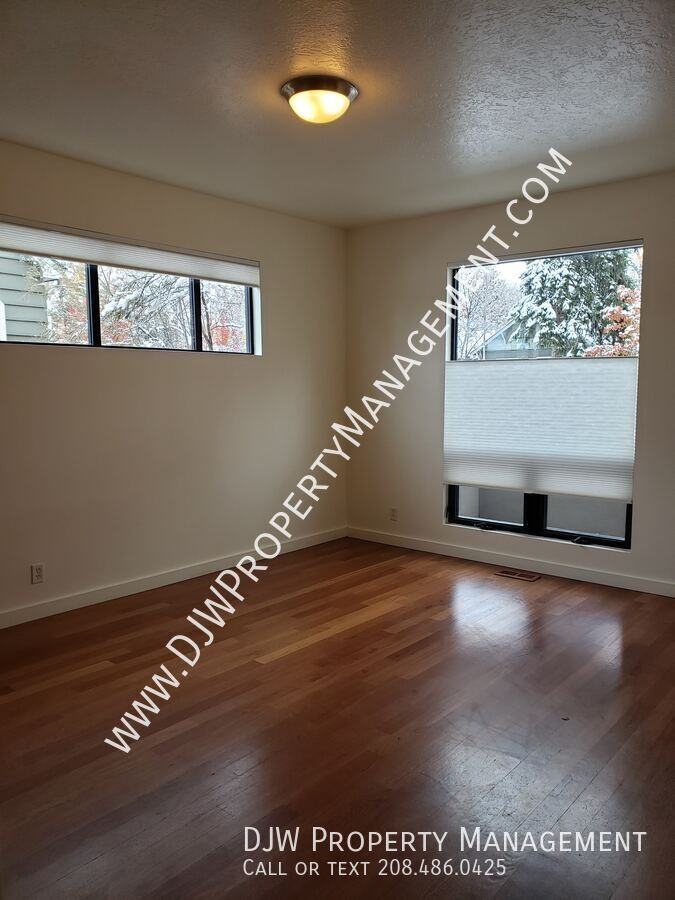 1713 N 13th St - Photo 3 of 14