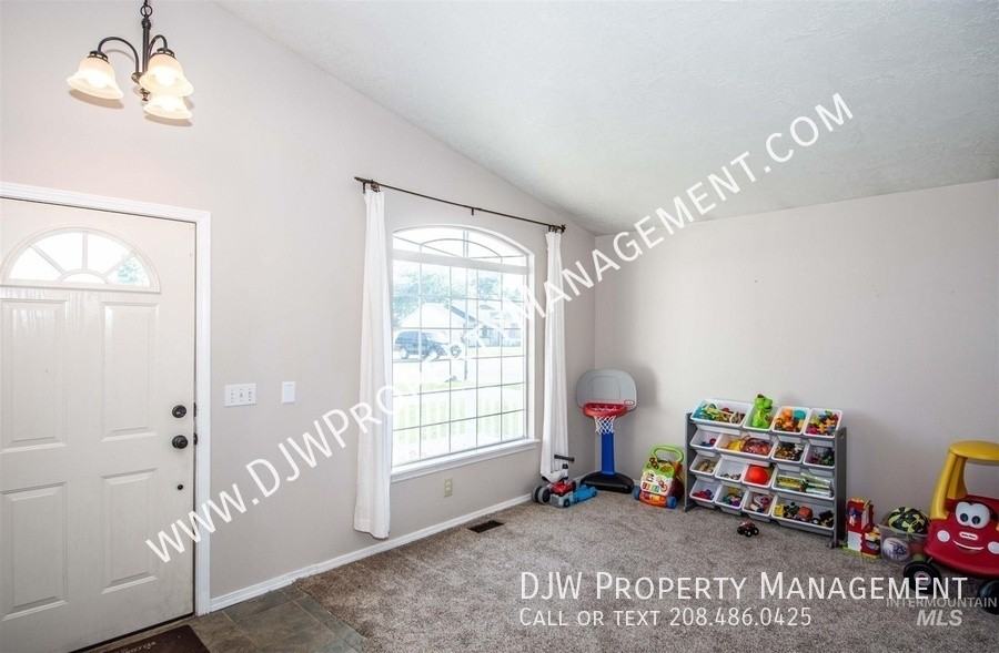 11219 W Abram Dr - Photo 2 of 12