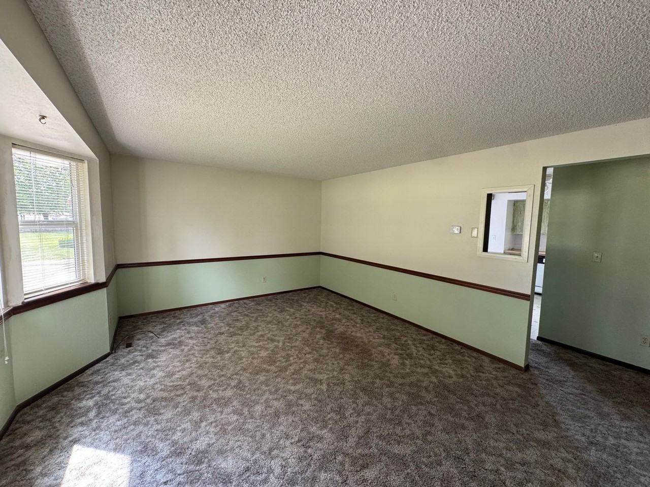 17005 E 4th Ave - Photo 3 of 26