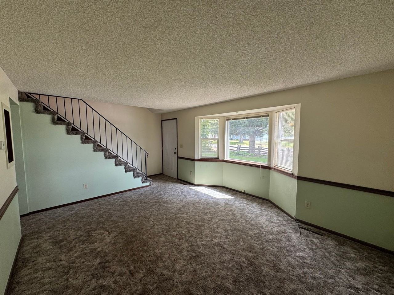 17005 E 4th Ave - Photo 5 of 26