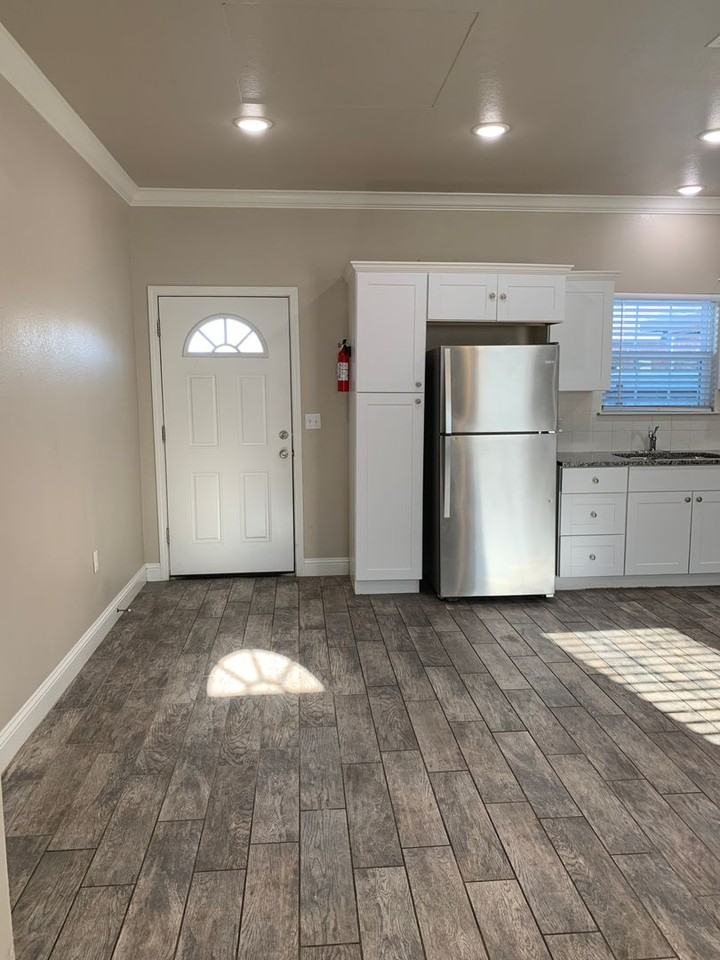 2408 2408 E 14th - 1 #1 - Photo 2 of 11