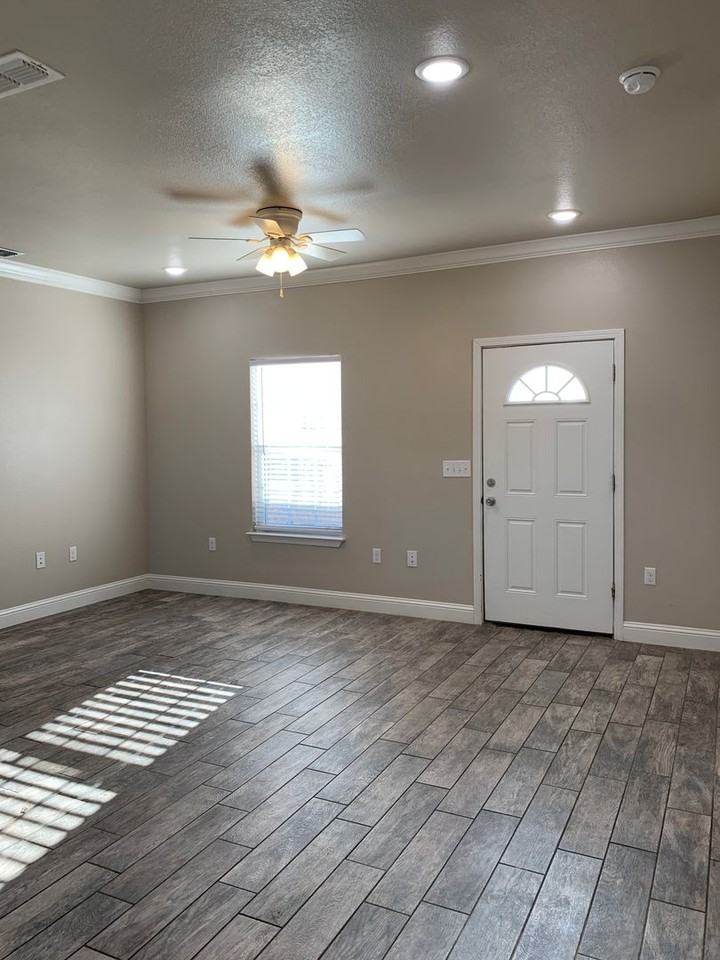 2408 2408 E 14th - 1 #1 - Photo 3 of 11