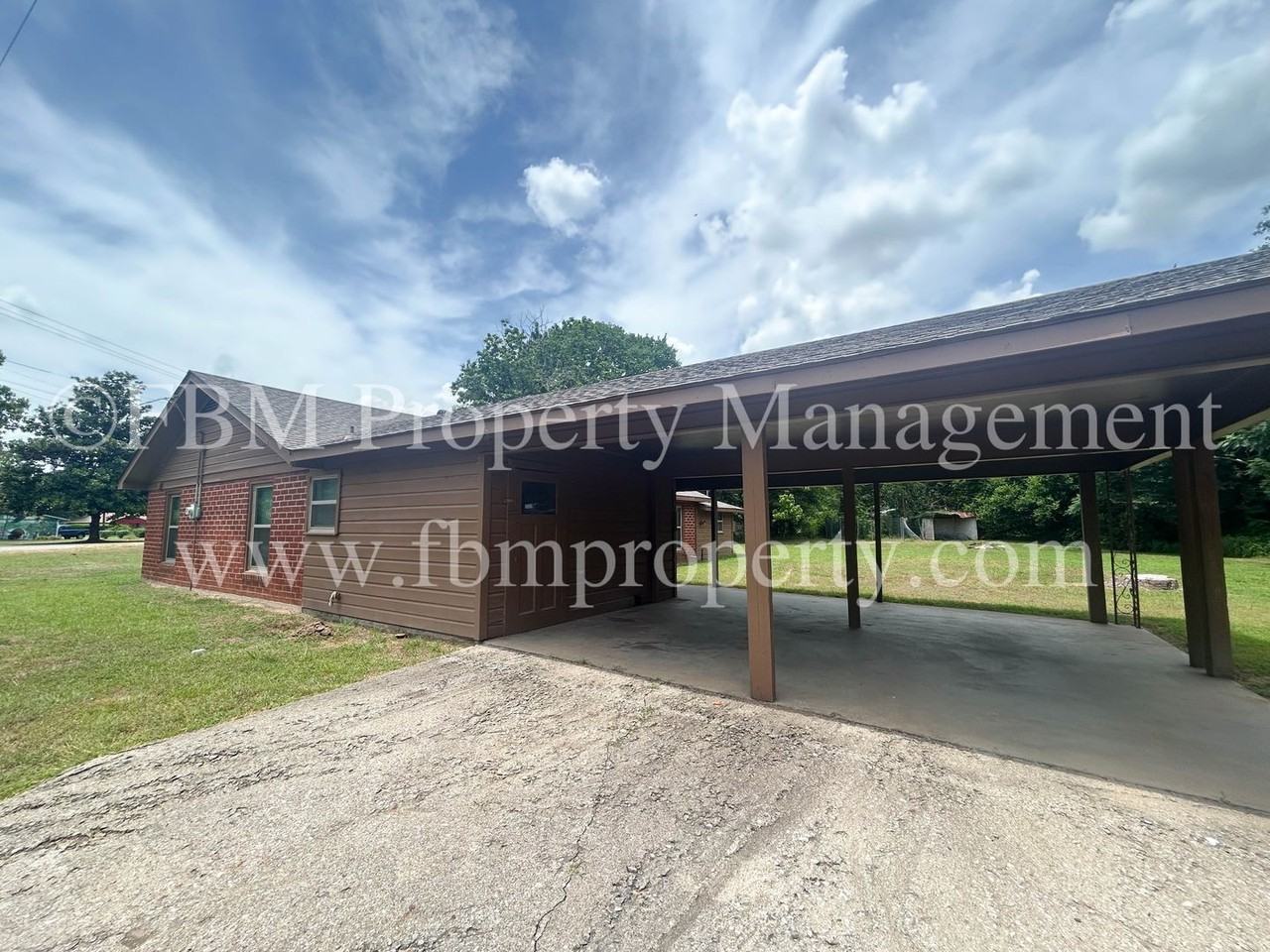 319 Mcentire Rd - Photo 2 of 27