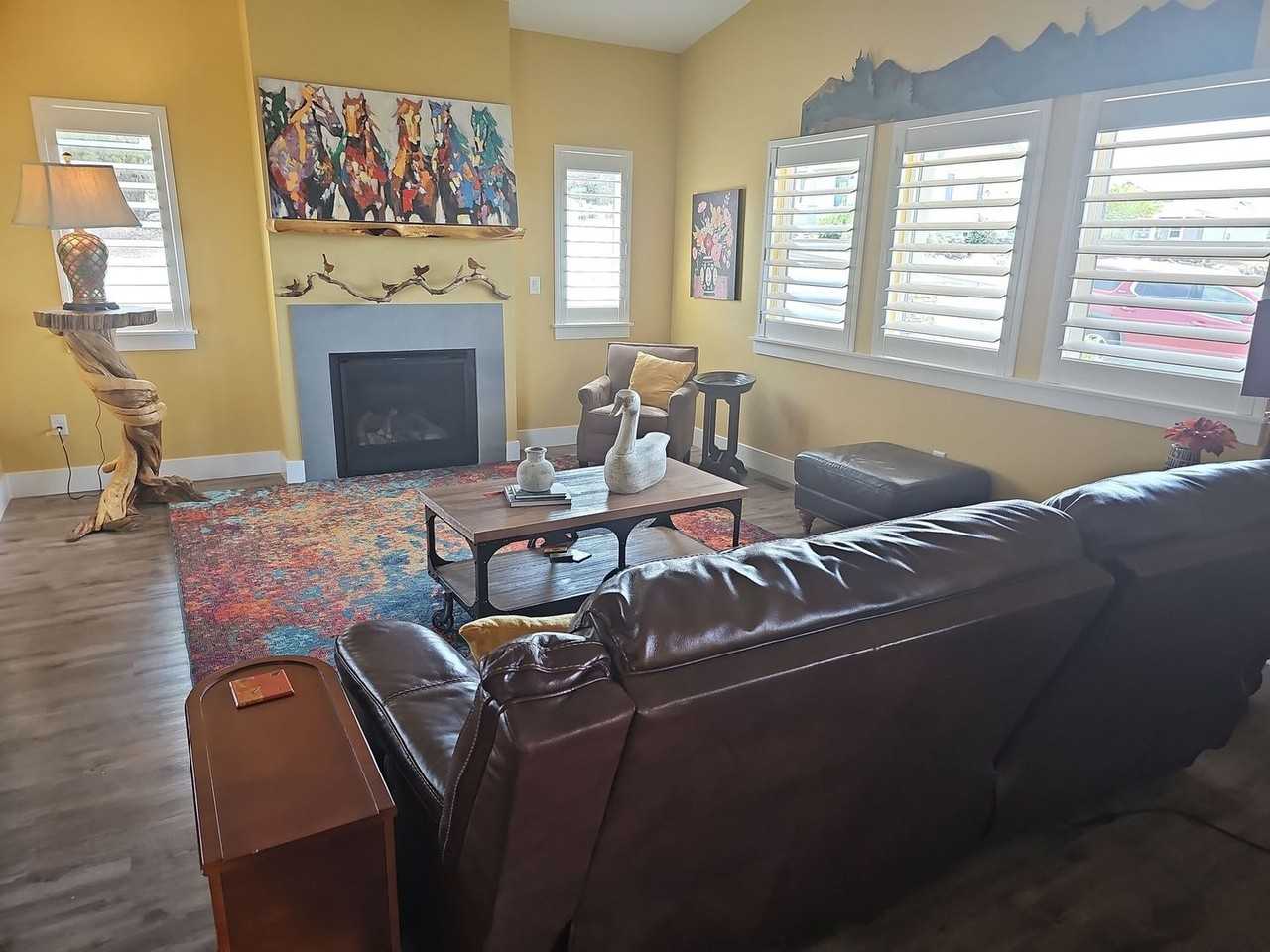 1040 Se Greenleaf Ln - Photo 3 of 10