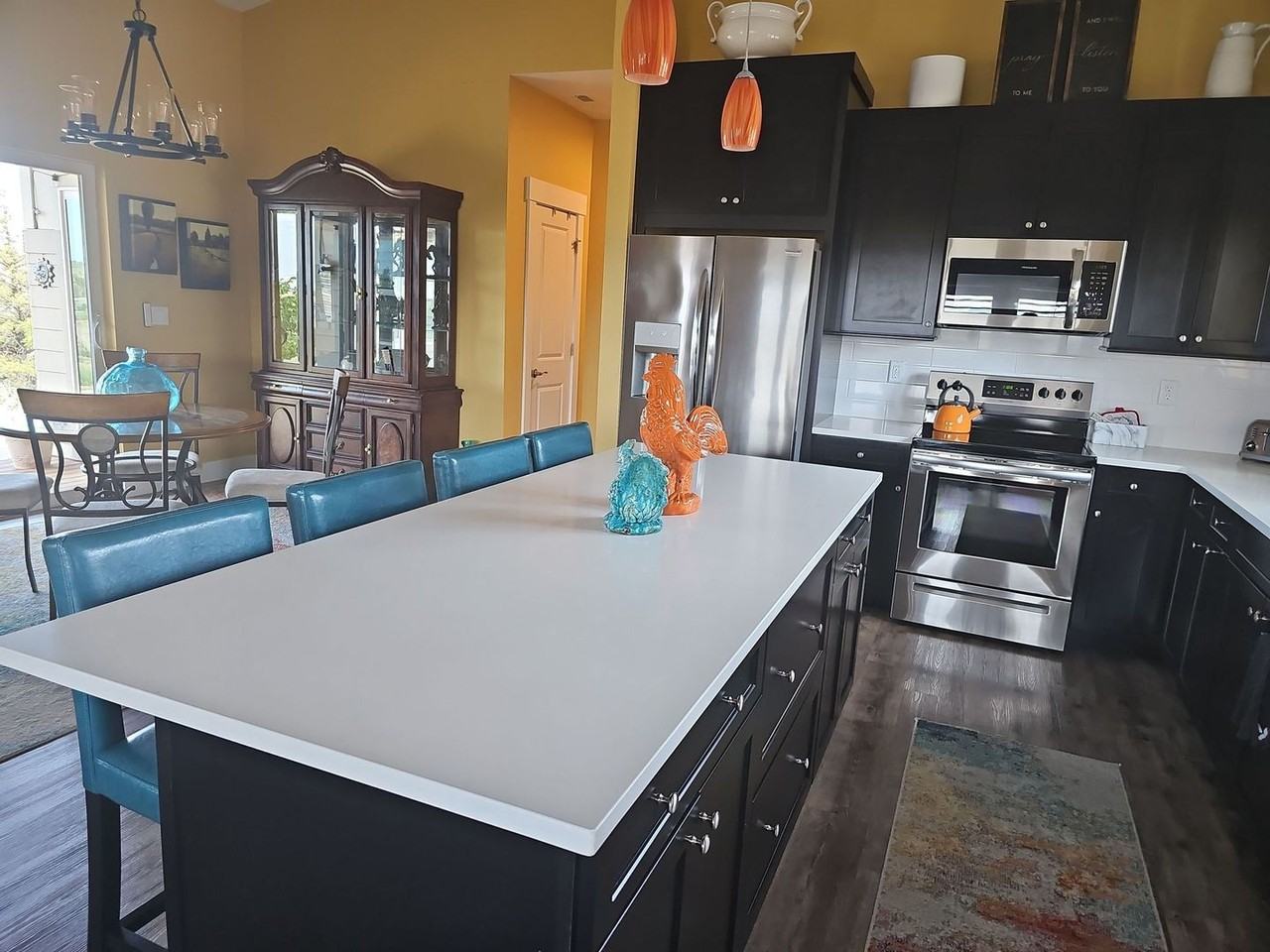 1040 Se Greenleaf Ln - Photo 4 of 10