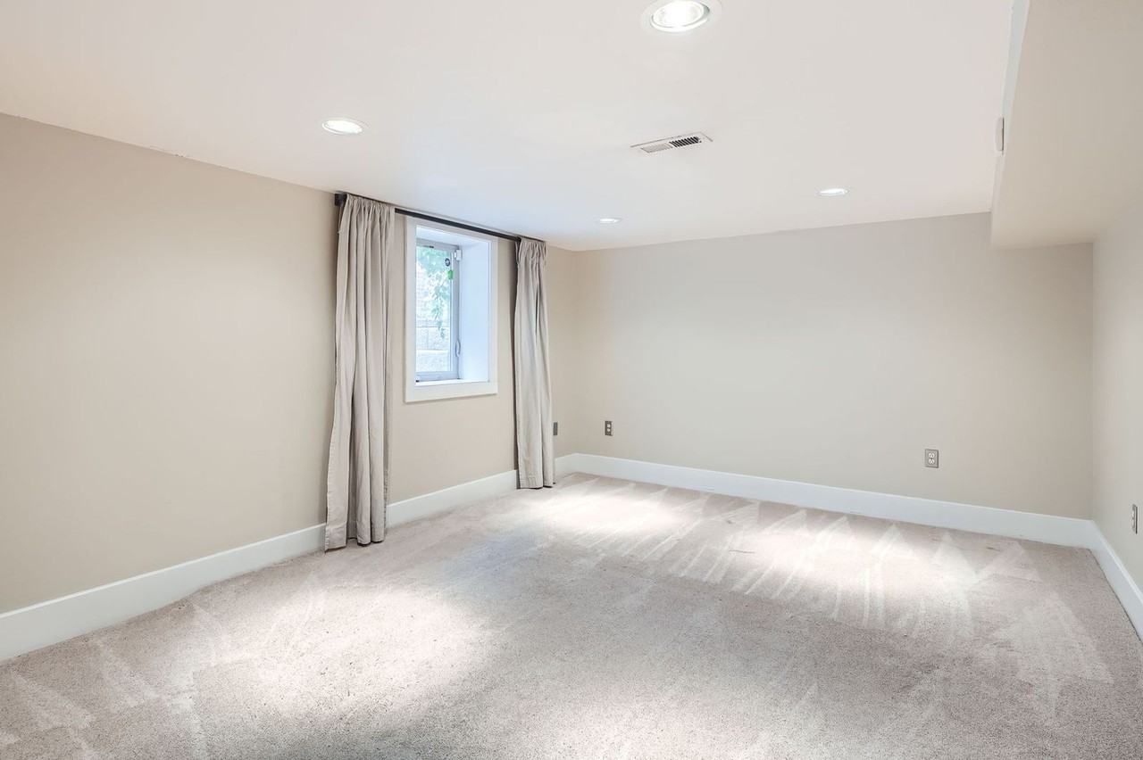 613 Jackson St - Photo 5 of 11