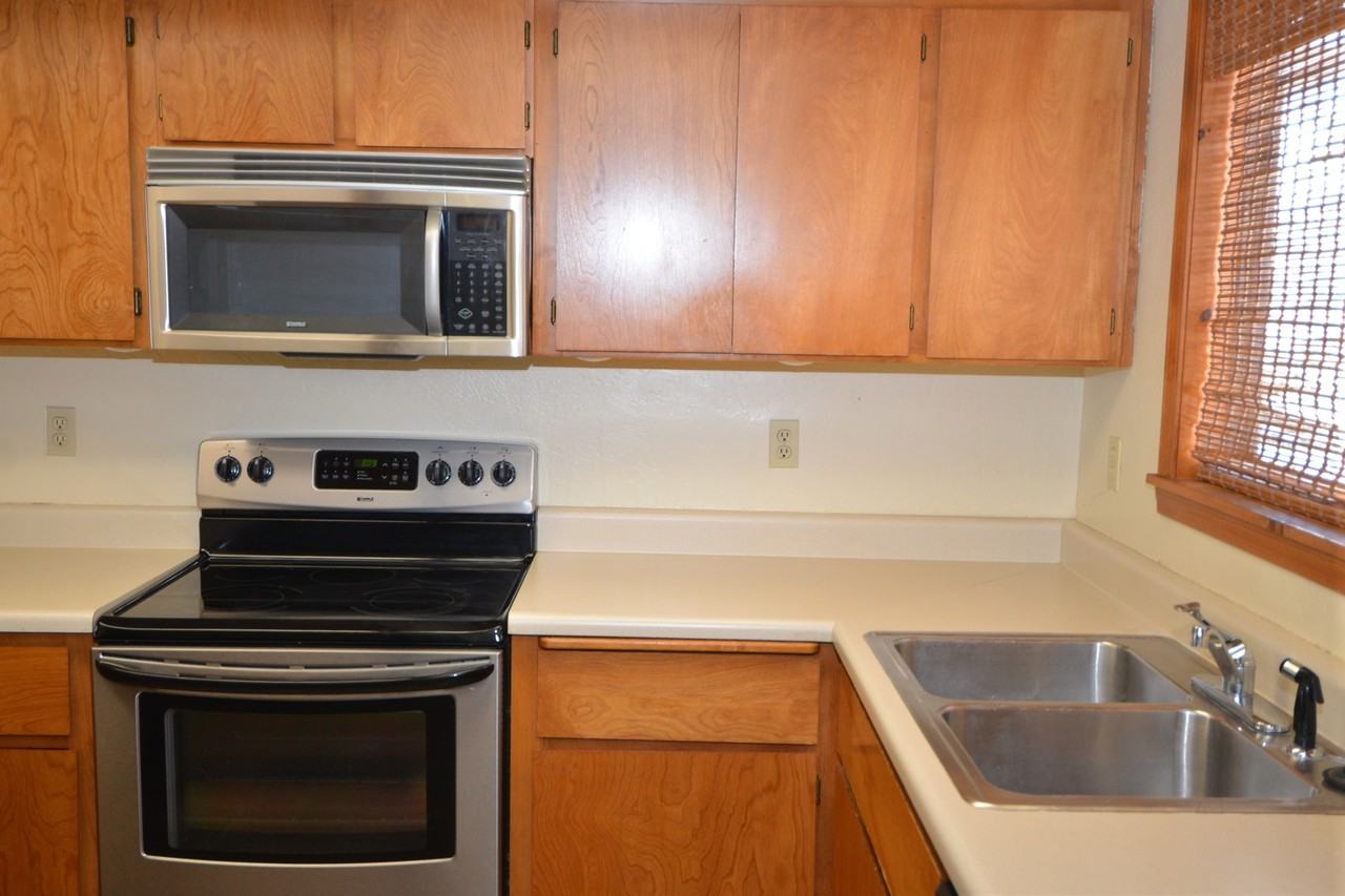 2442 N Earle Dr - Photo 3 of 17