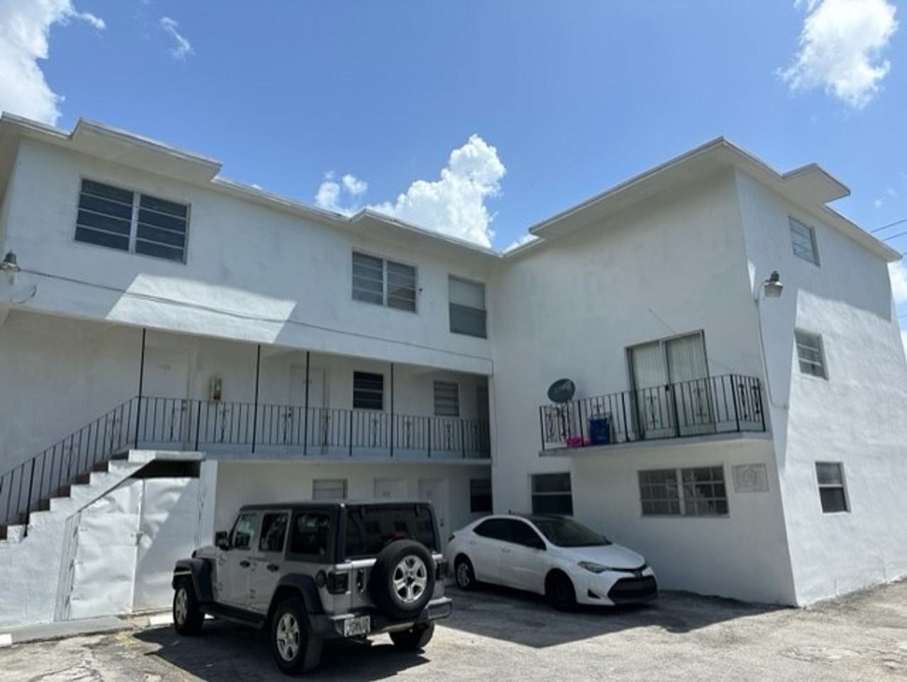 Spacious 2 Bedroom, 1.5 Bath Apartment – - Photo 3 of 4