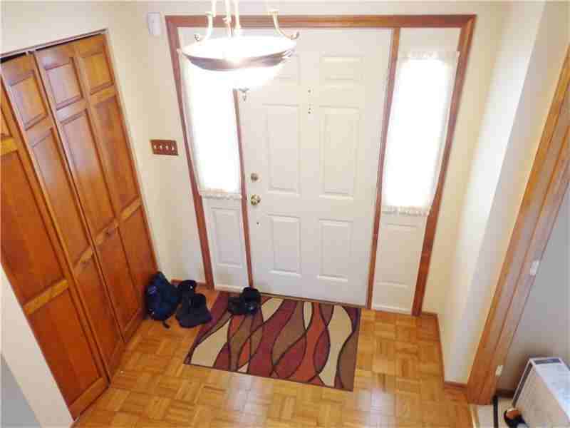 604 Wiltshire Ct - Photo 3 of 25