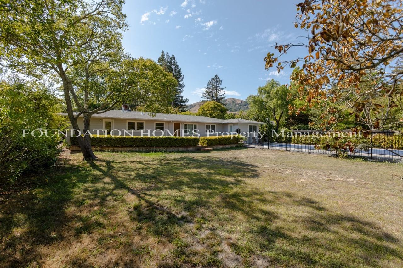 7 Tappan Ct - Photo 2 of 11