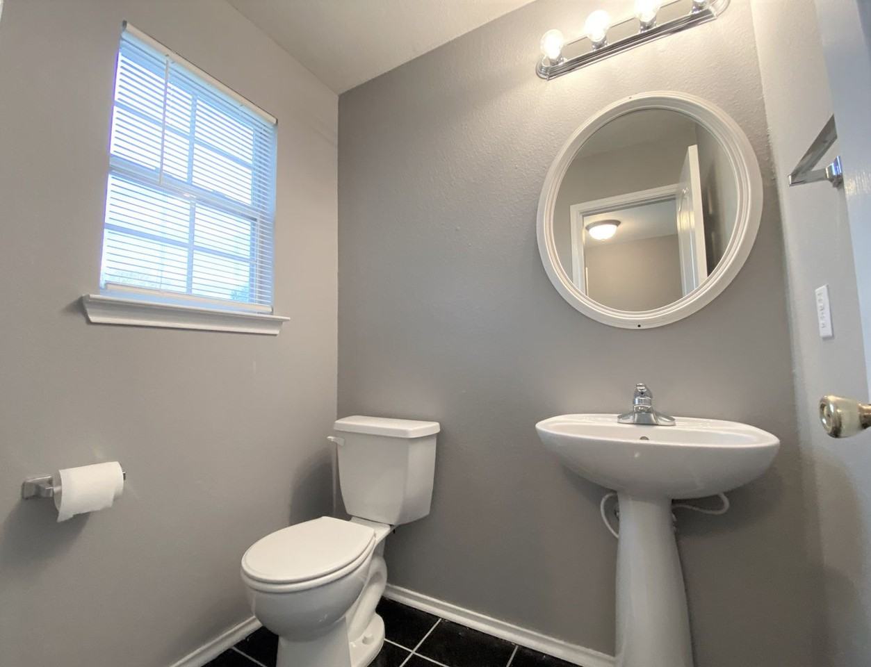 6301 N 20th St - Photo 3 of 28