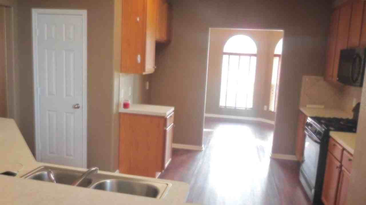 5011 Forest Hurst Gln - Photo 3 of 11