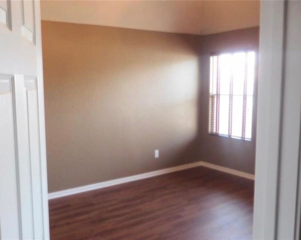 5011 Forest Hurst Gln - Photo 5 of 11