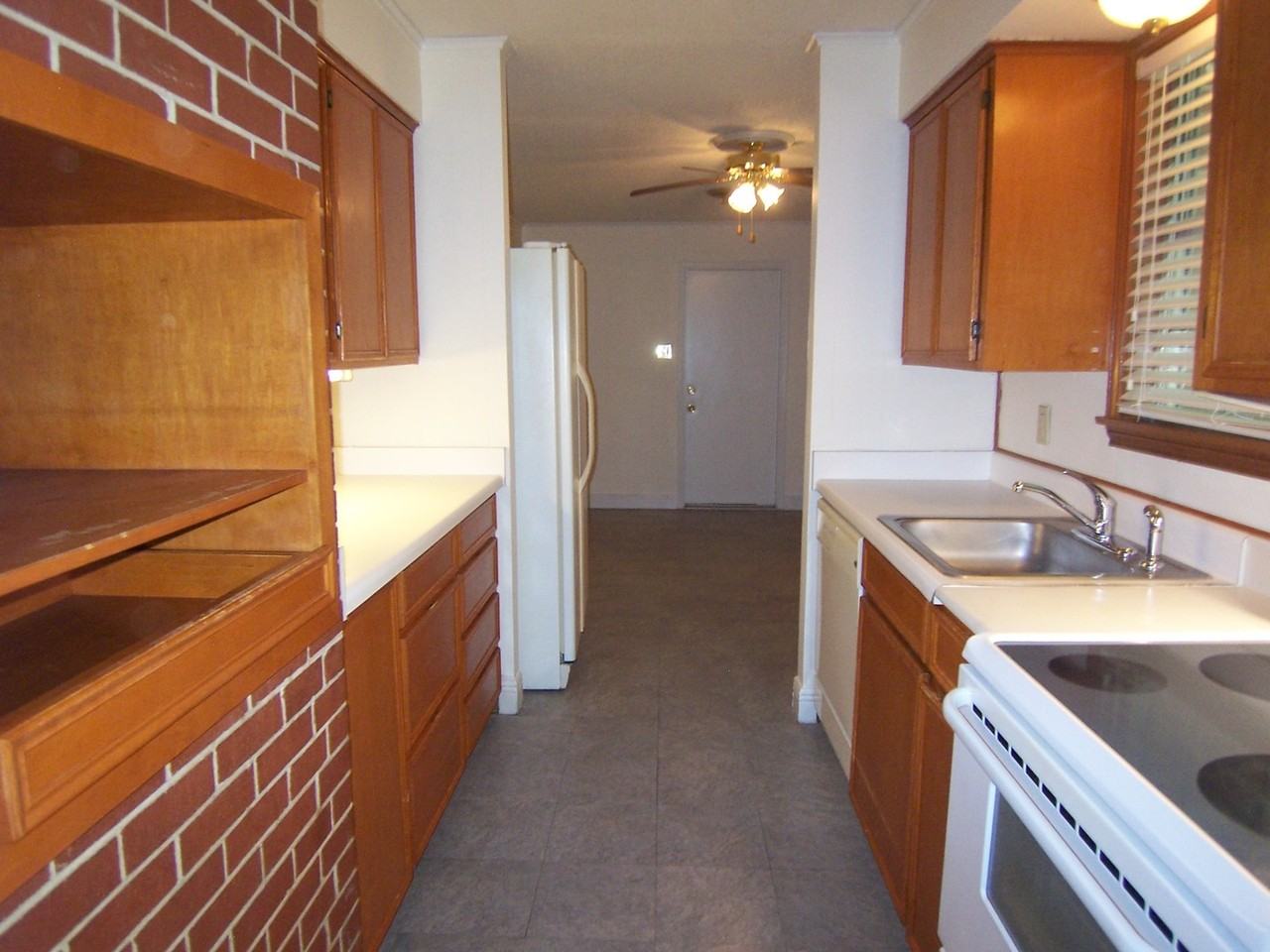 1409 Oaklane Loop - Photo 3 of 9