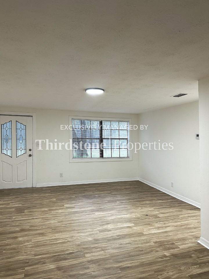 7429 Bob O Link Rd - Photo 3 of 34