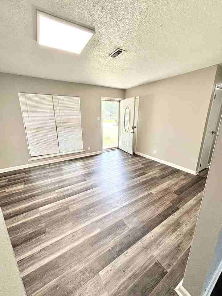 804 Pardew St - Photo 2 of 10