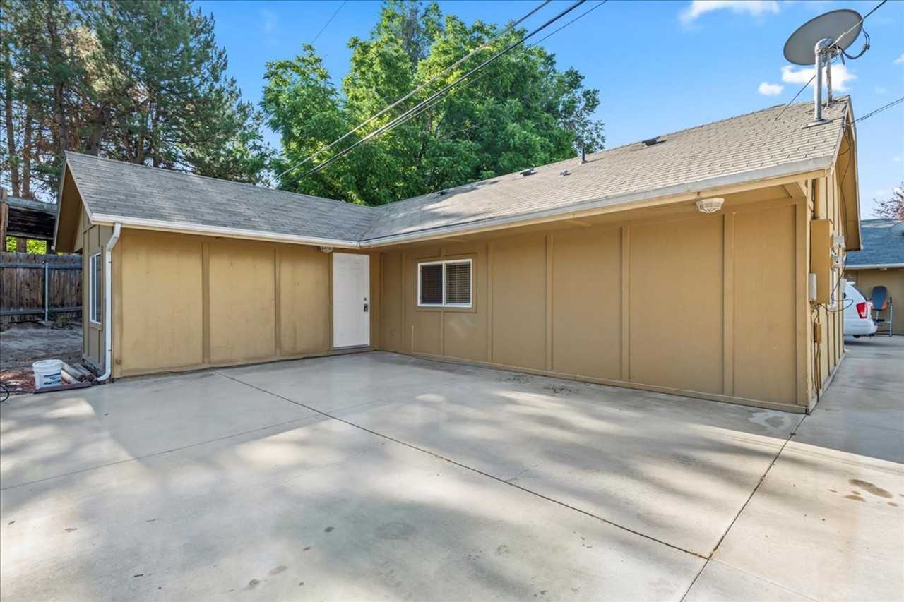 2924 W Hester St - Photo 2 of 17