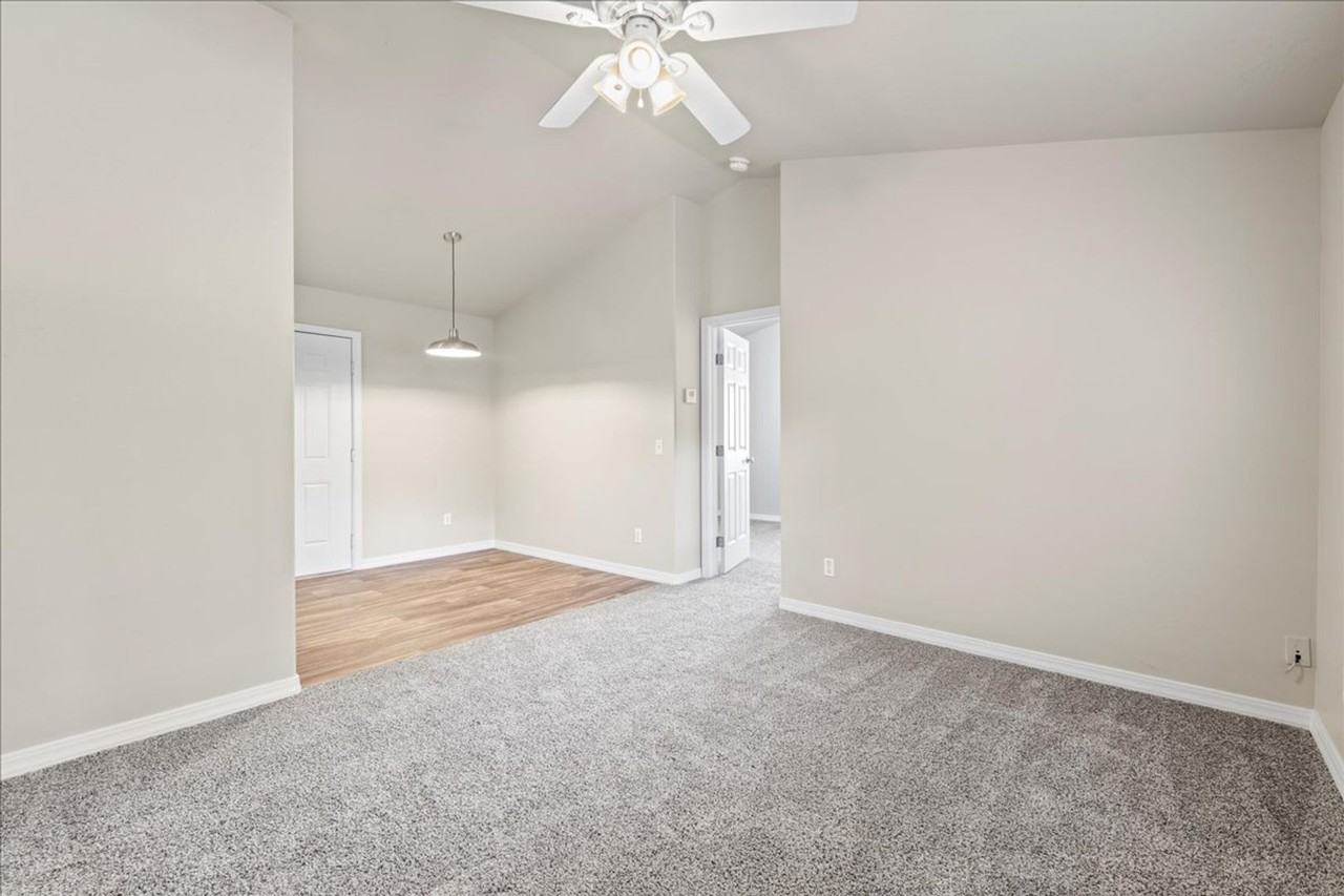 2924 W Hester St - Photo 3 of 17