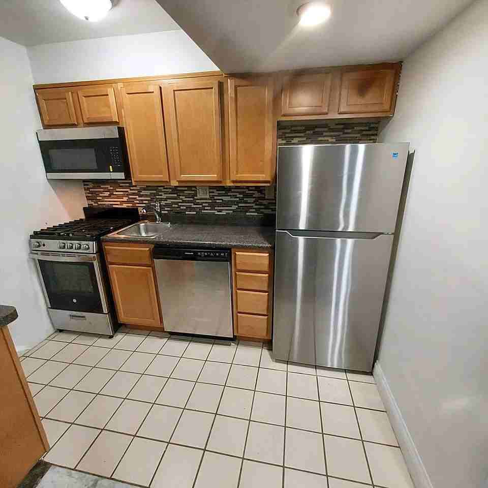 2230 Spruce Street - Photo 4 of 30