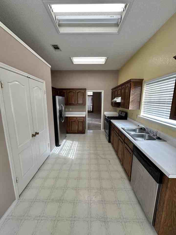 302 Sioux Cir - Photo 3 of 13