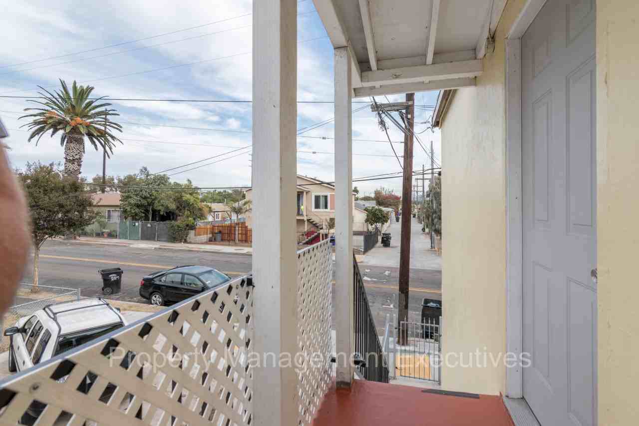 222 28th St - Photo 2 of 13