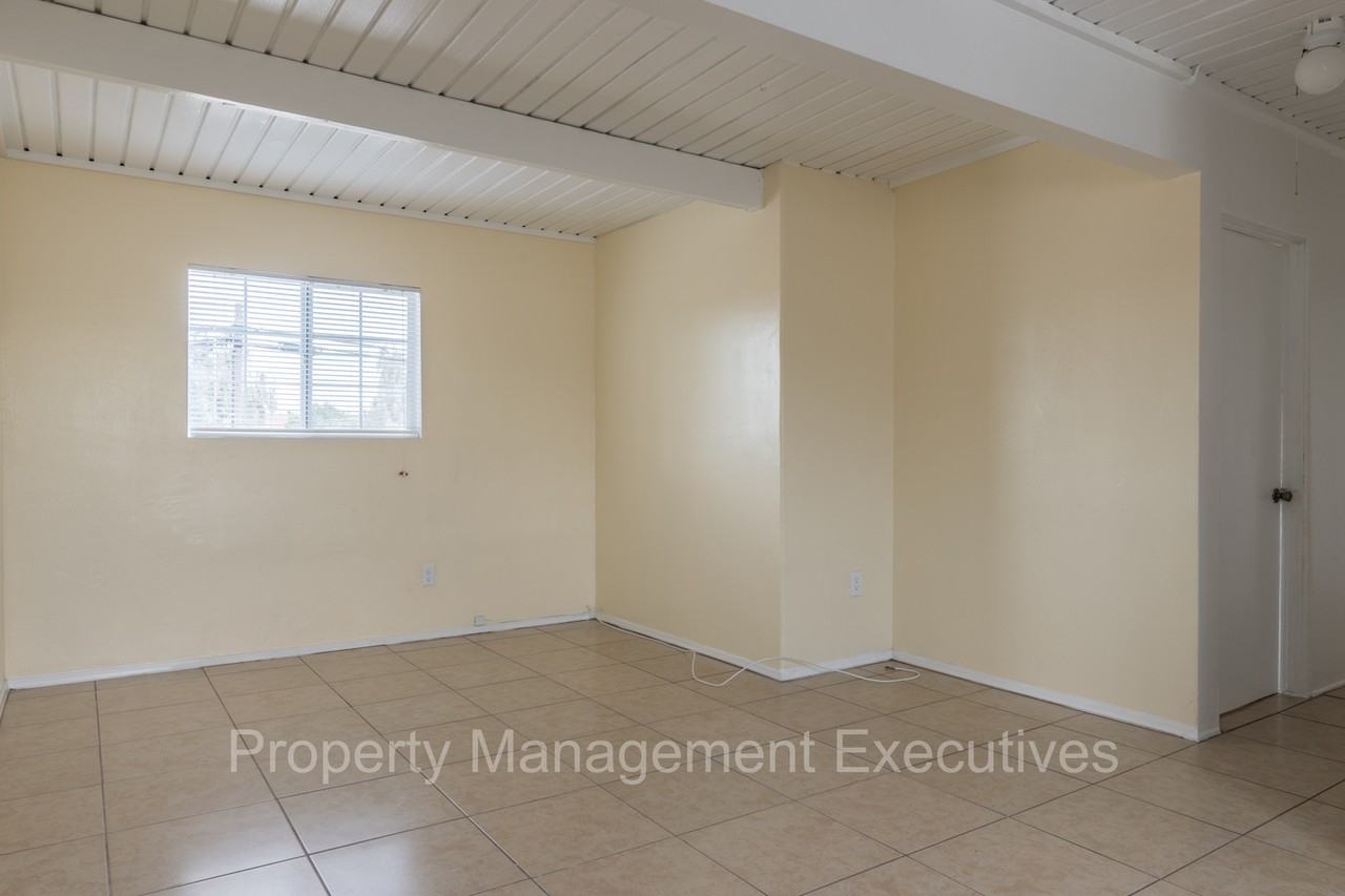 222 28th St - Photo 3 of 13