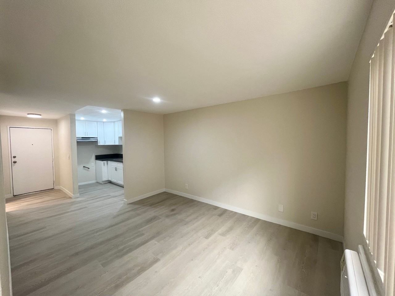 800 Glenoaks Apartments - Photo 5 of 8