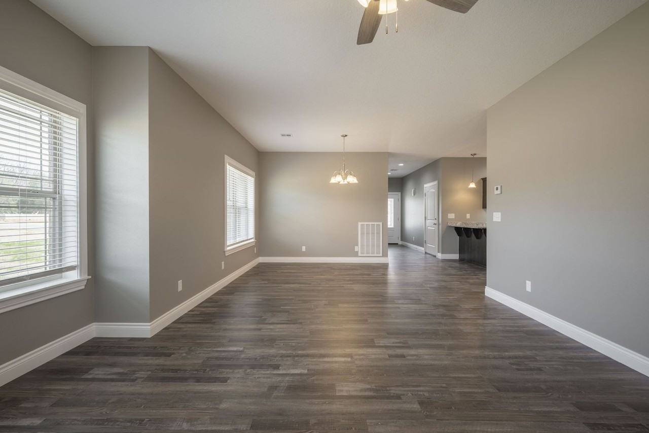 584 Pineview Ln - Photo 3 of 11