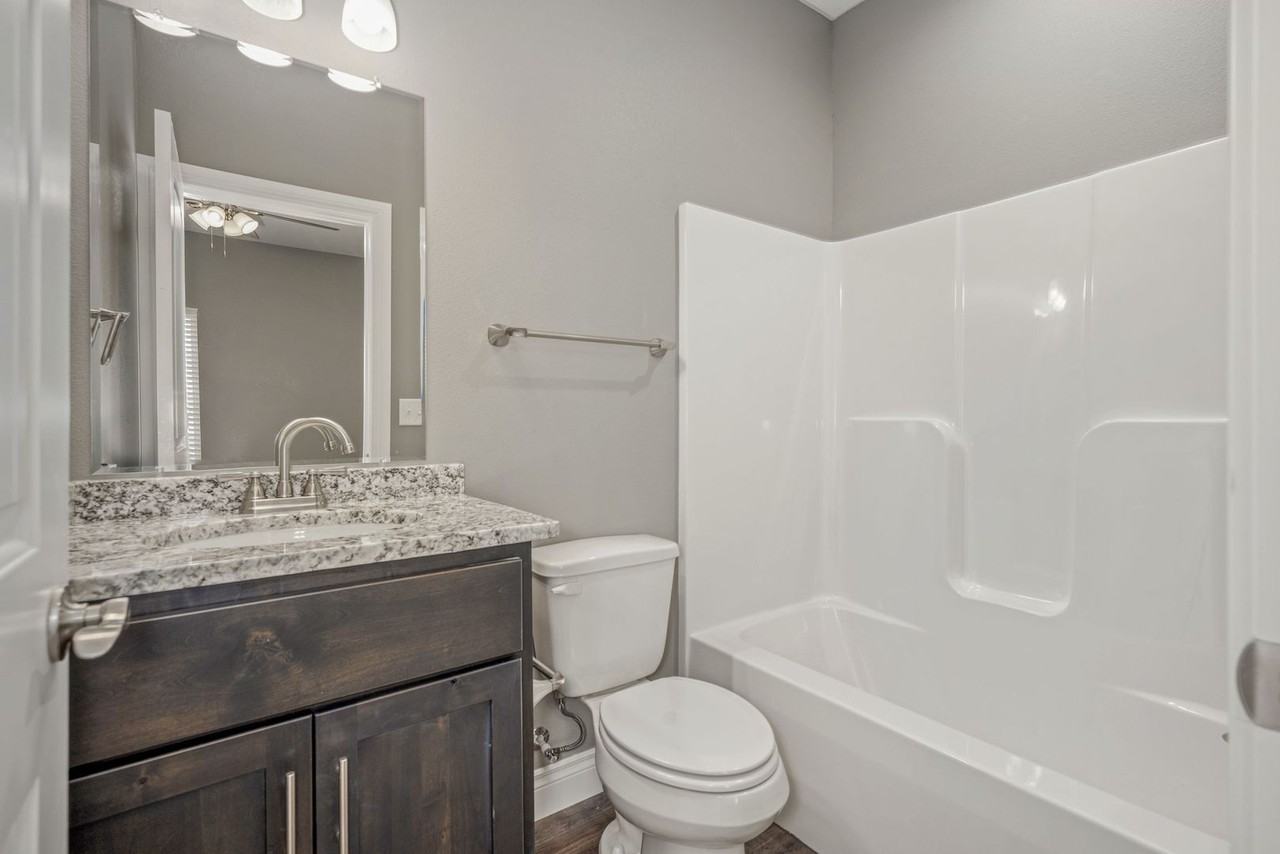 572 Pineview Ln - Photo 6 of 10
