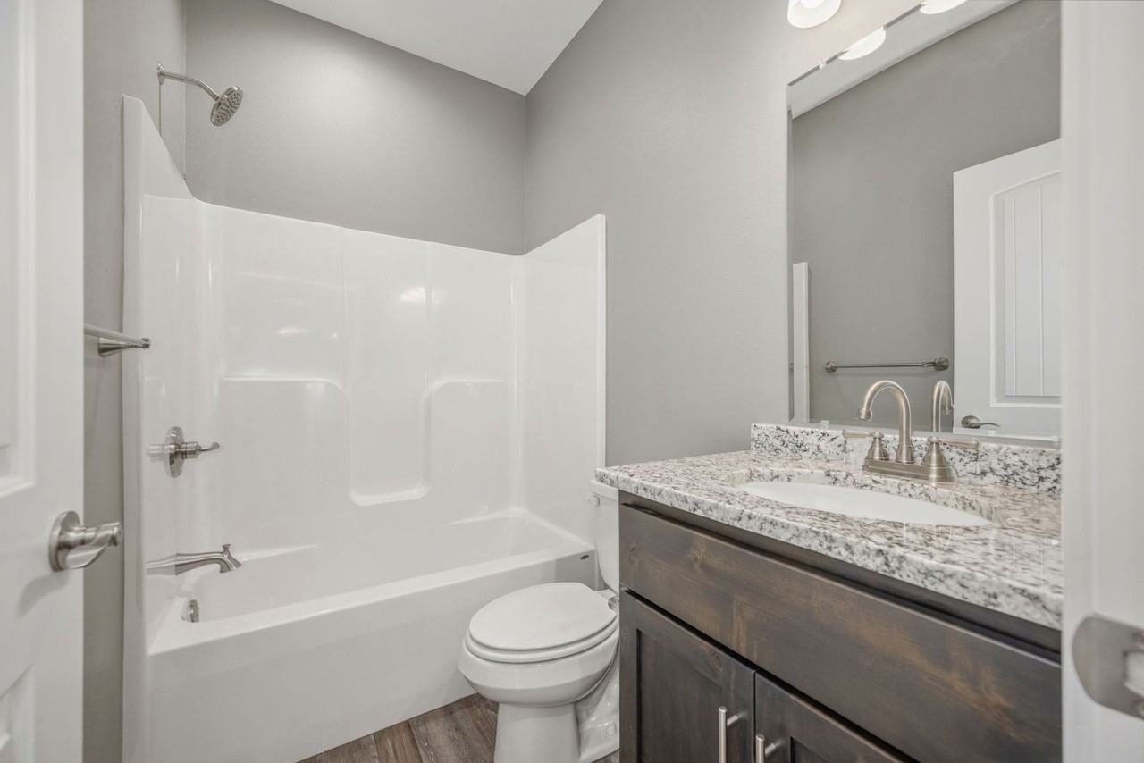 572 Pineview Ln - Photo 7 of 10