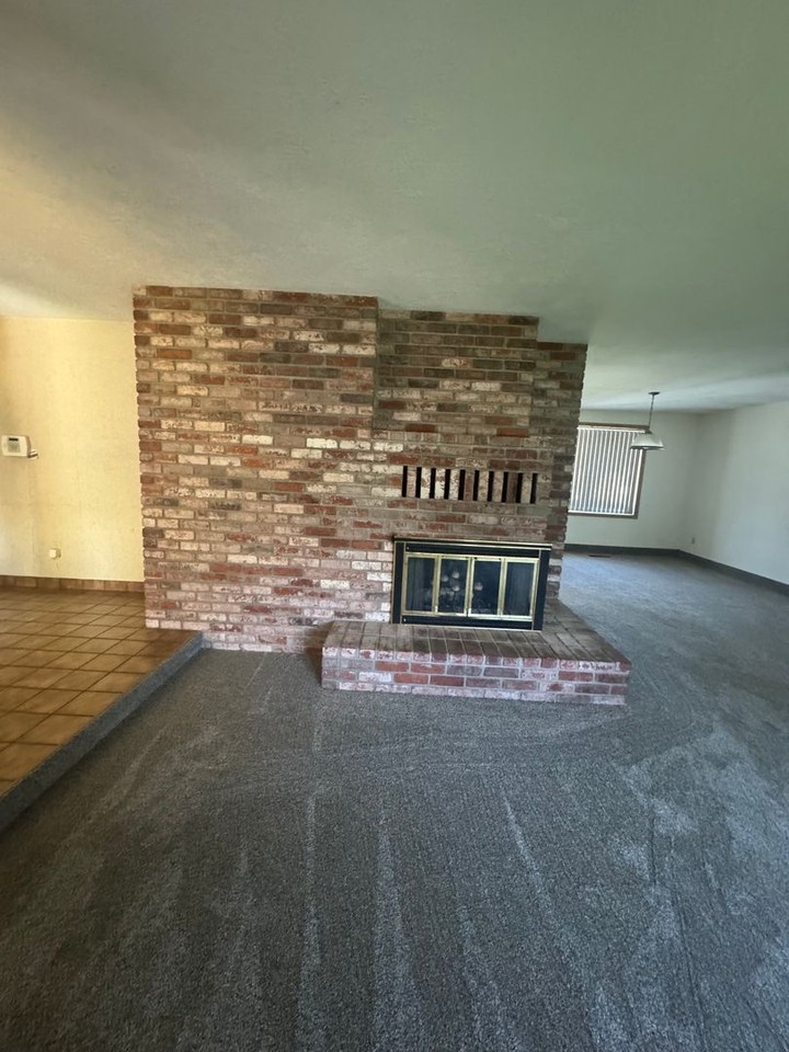 1115 Maple St - Photo 5 of 26