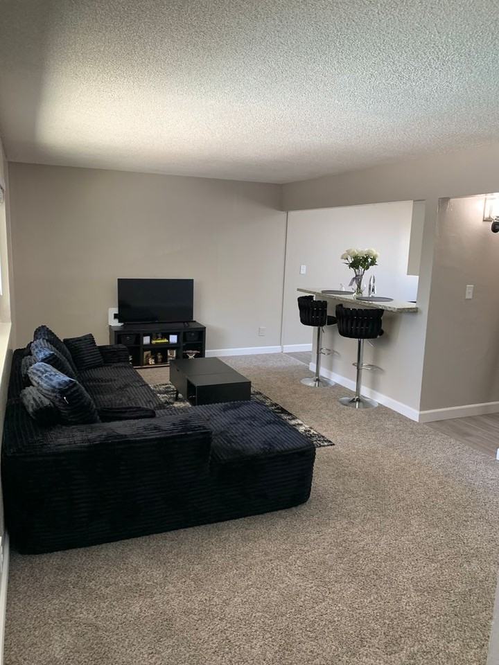 Sunset Gardens Apartments - Photo 4 of 17