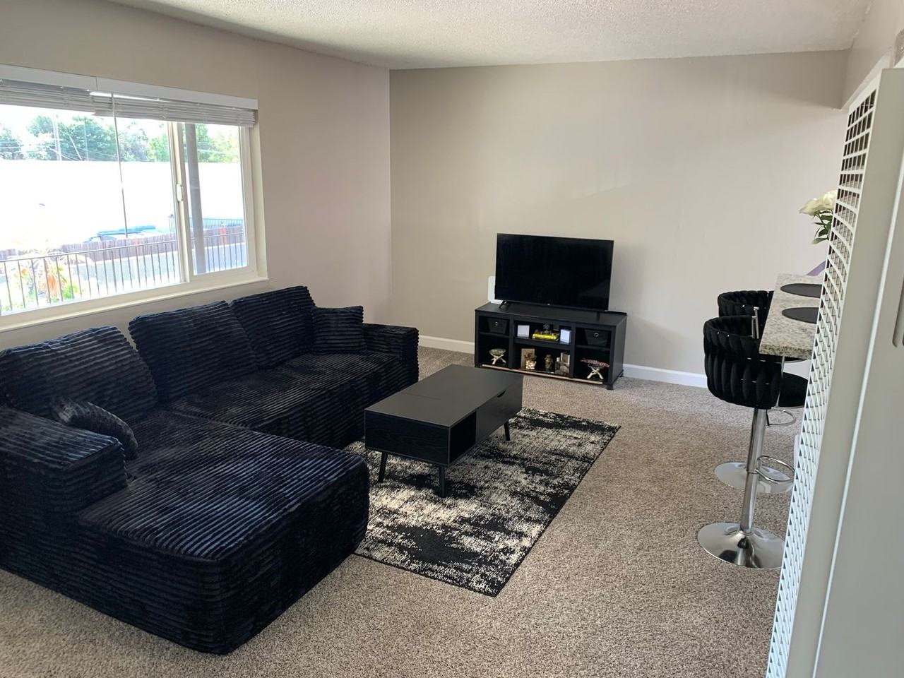 Sunset Gardens Apartments - Photo 5 of 17