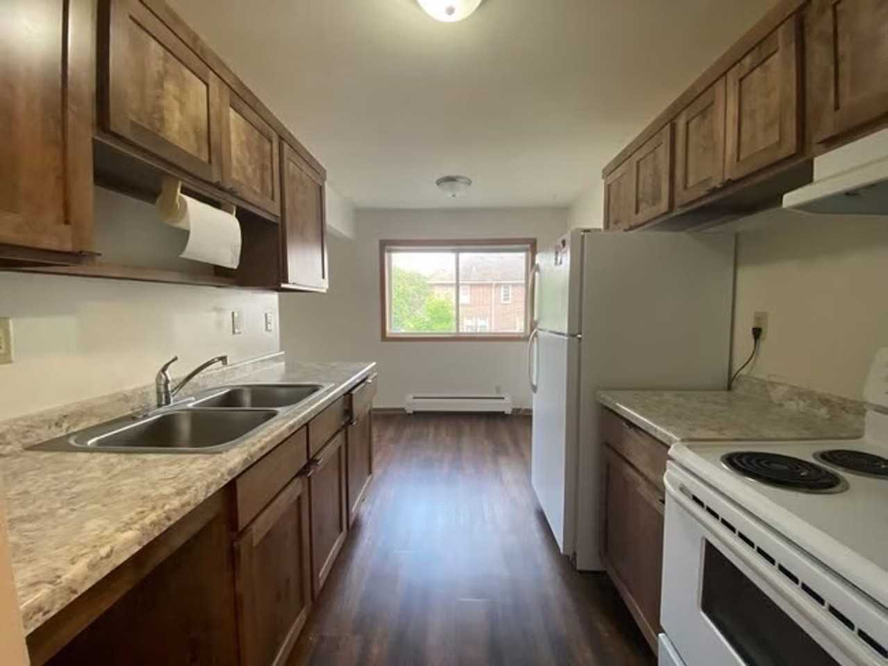 1117 7th St SE - Photo 3 of 13